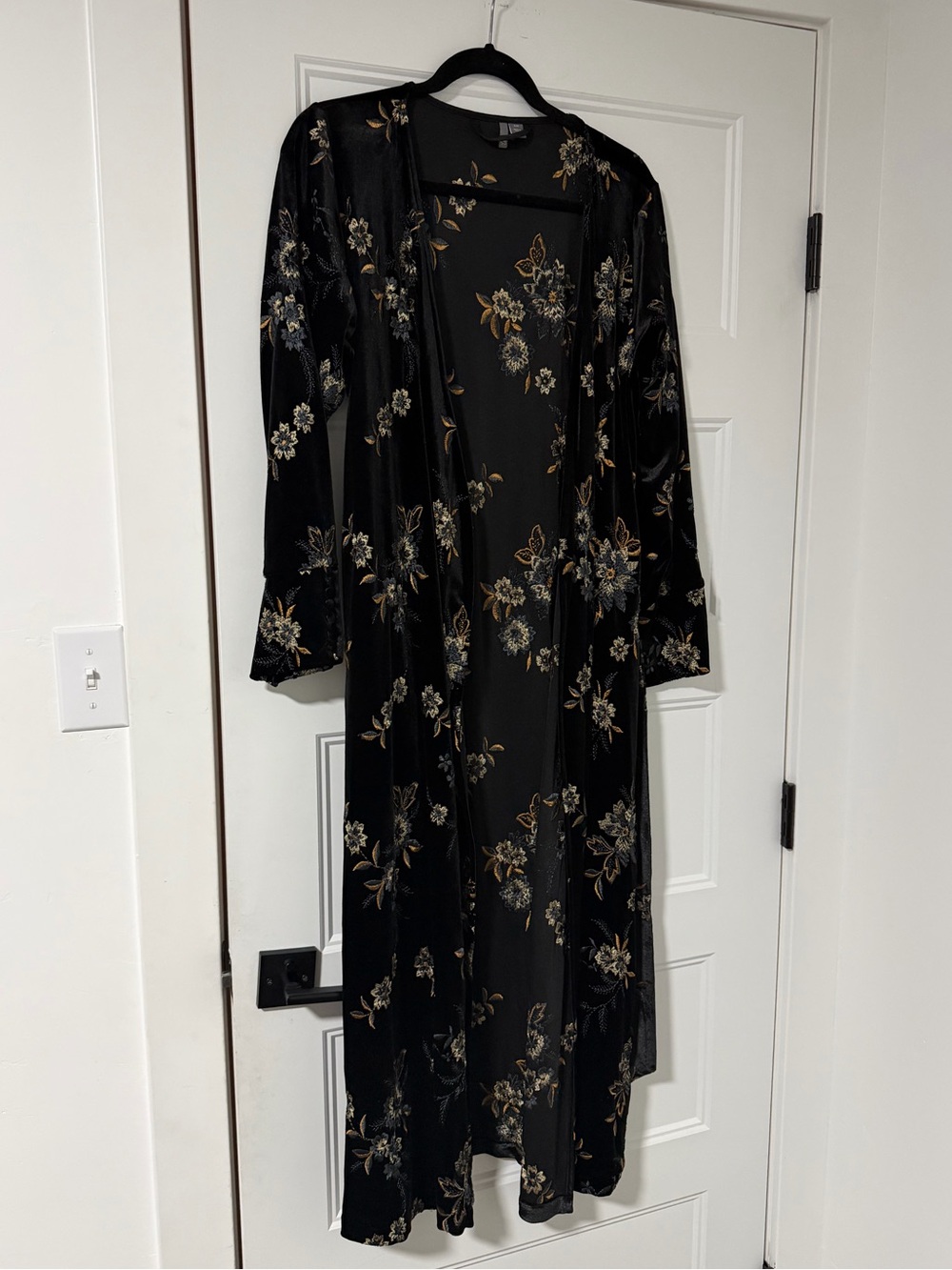 Chelsea28 Dream Away Embroidered Velvet Robe Womens - Size Small/Medium